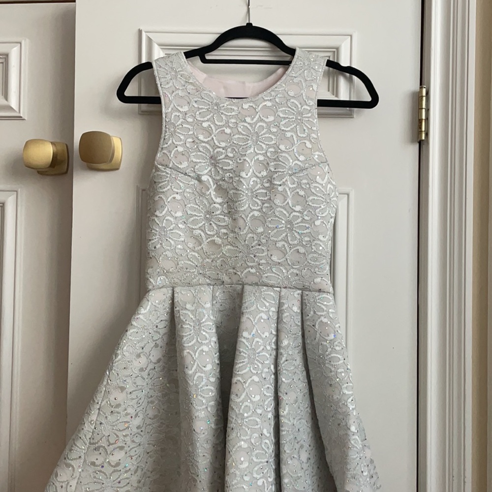 Dress - Picture 2 of 9